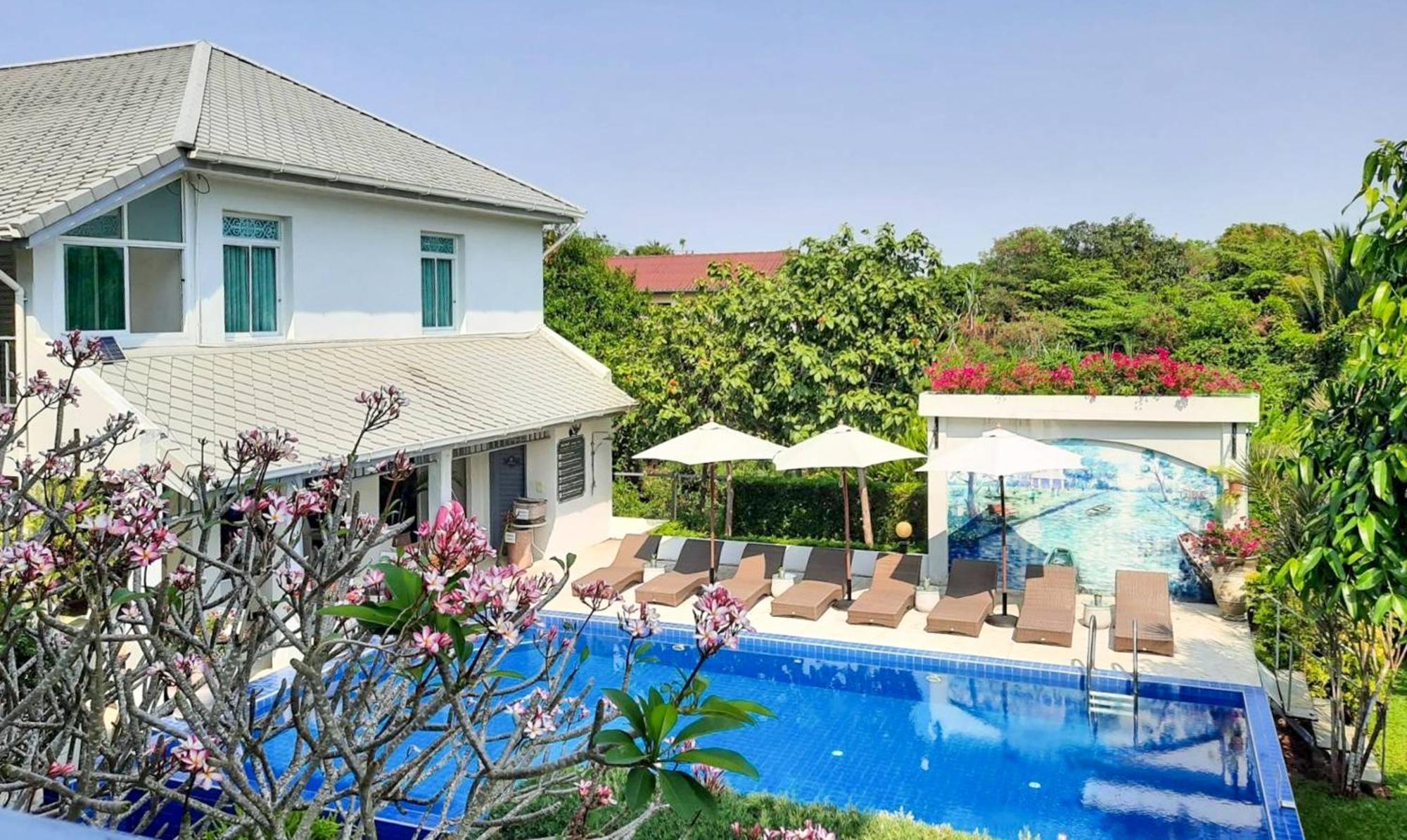 Villa Amphawa Exterior photo