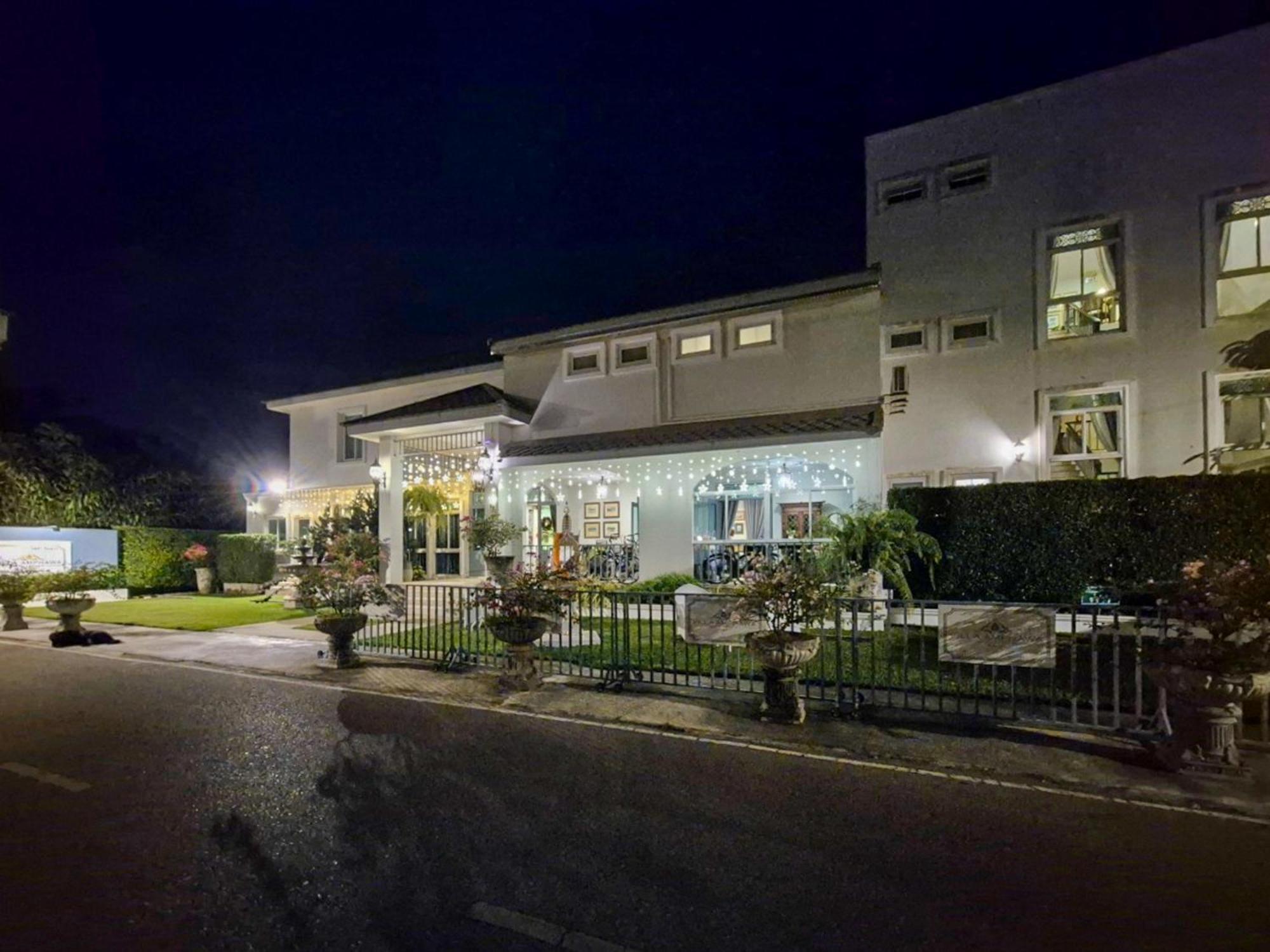 Villa Amphawa Exterior photo